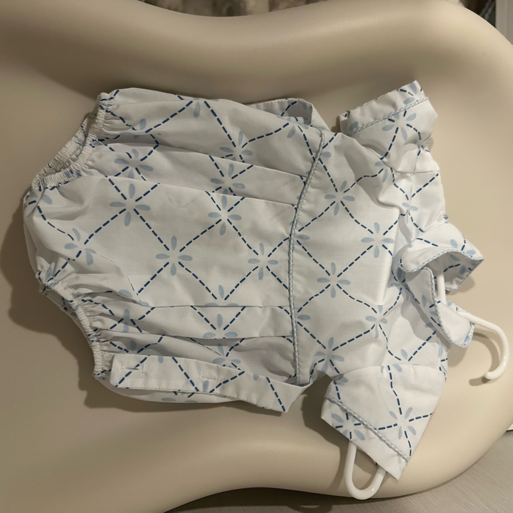 Touch of blue collared bubble